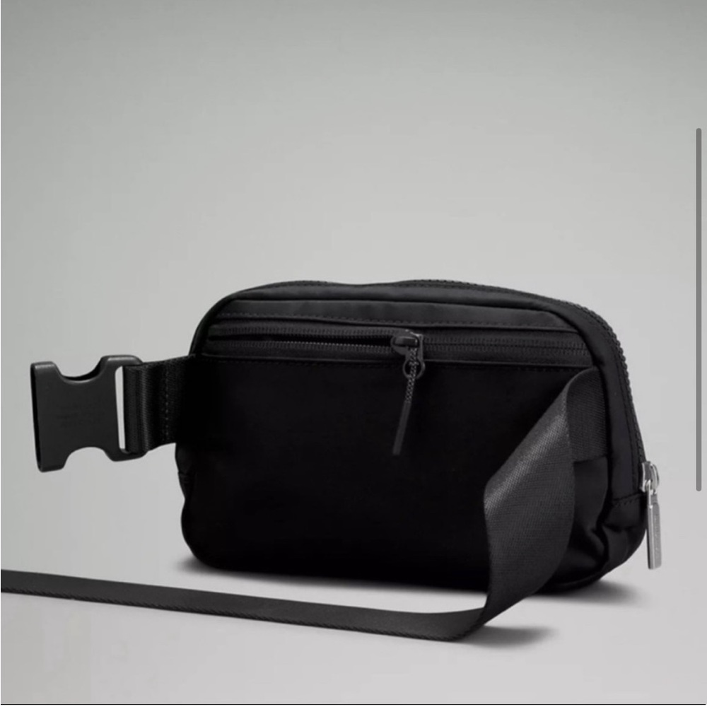 Lululemon Everywhere Belt Bag - Authentic, NWT - Black, Burnt Caramel - Picture 3 of 15